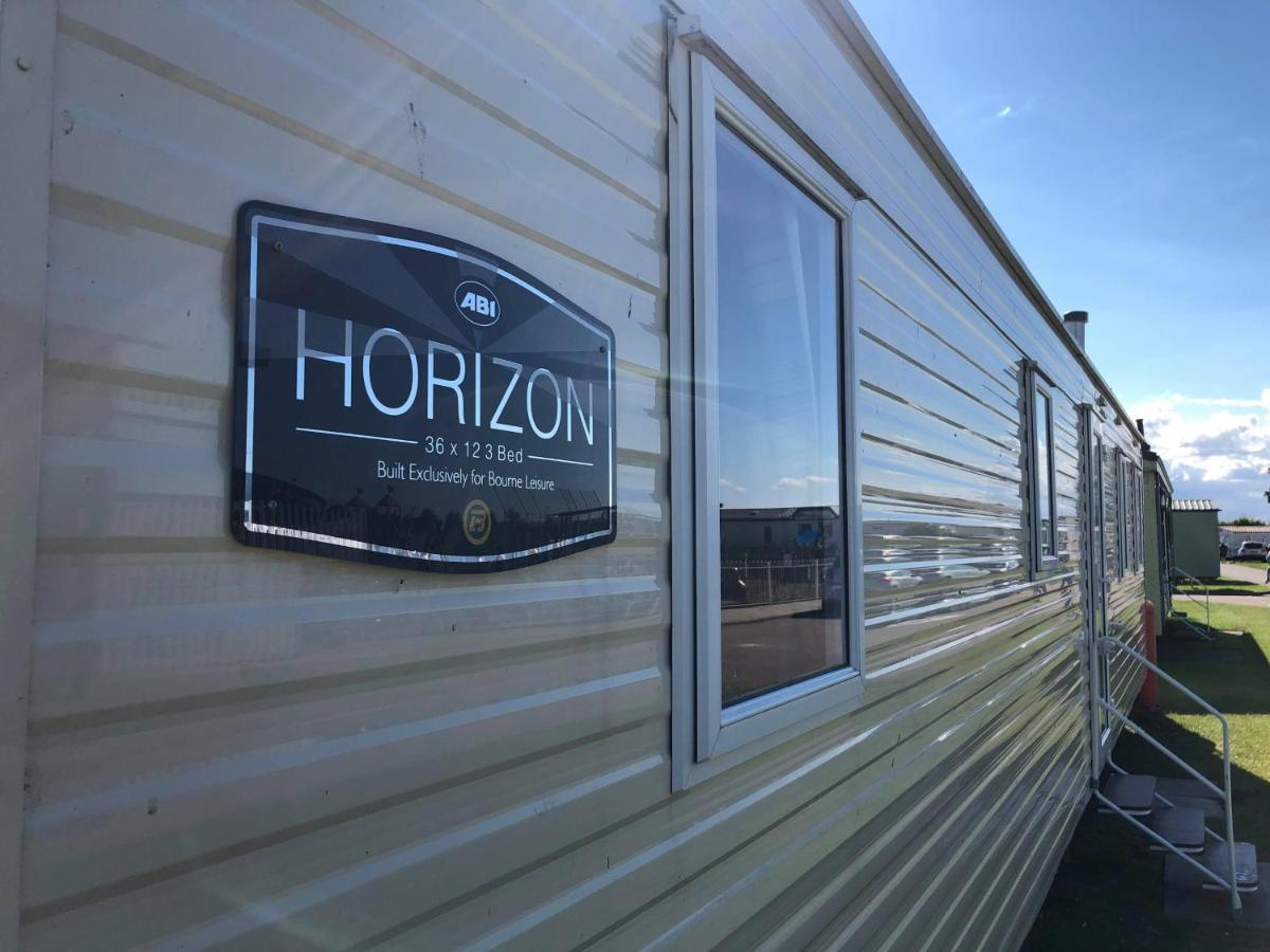 3 Bed 8 Berth Caravan In California Cliffs - M1 Грейт-Ярмут Екстер'єр фото
