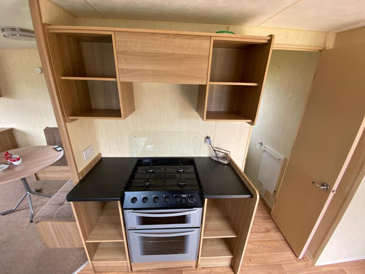 3 Bed 8 Berth Caravan In California Cliffs - M1 Грейт-Ярмут Екстер'єр фото