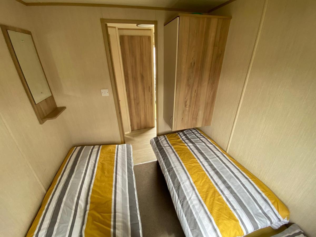 3 Bed 8 Berth Caravan In California Cliffs - M1 Грейт-Ярмут Екстер'єр фото
