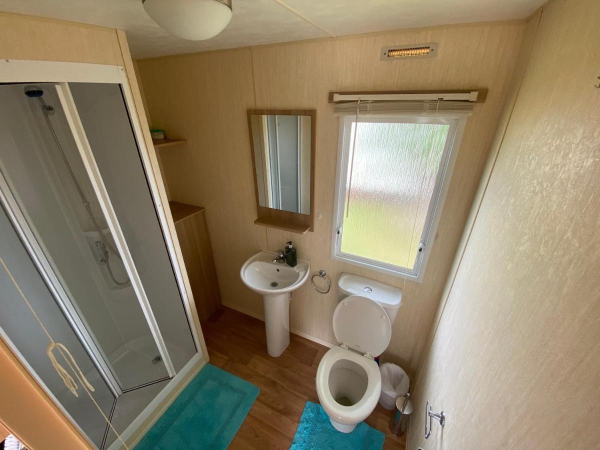 3 Bed 8 Berth Caravan In California Cliffs - M1 Грейт-Ярмут Екстер'єр фото