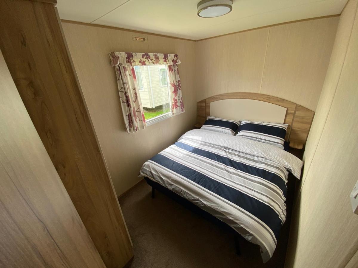 3 Bed 8 Berth Caravan In California Cliffs - M1 Грейт-Ярмут Екстер'єр фото