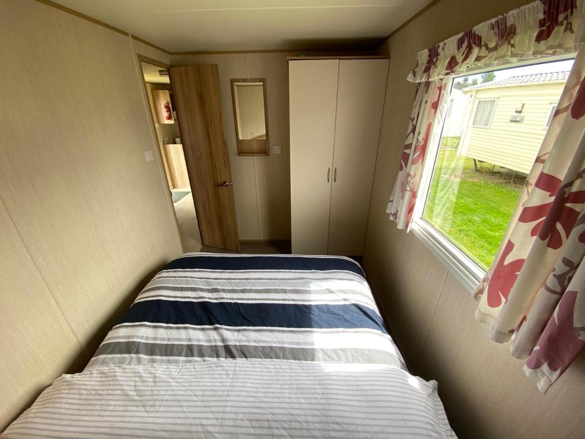 3 Bed 8 Berth Caravan In California Cliffs - M1 Грейт-Ярмут Екстер'єр фото